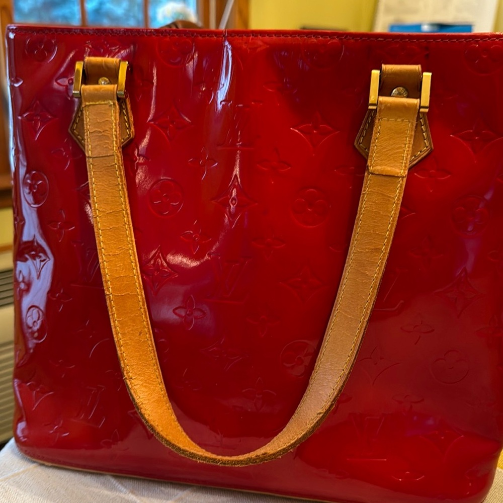 Read Louis Vuitton Vernice purse